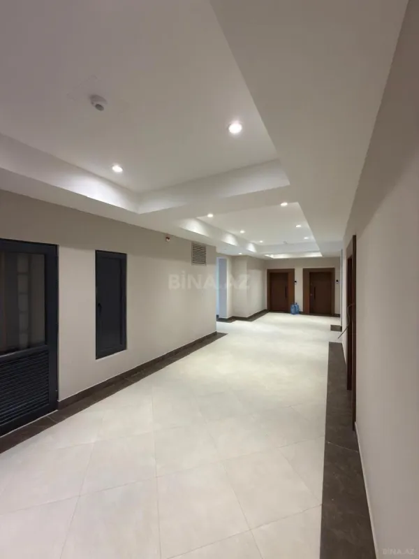 Satılır 4 otaqlı mənzil 194 m²
