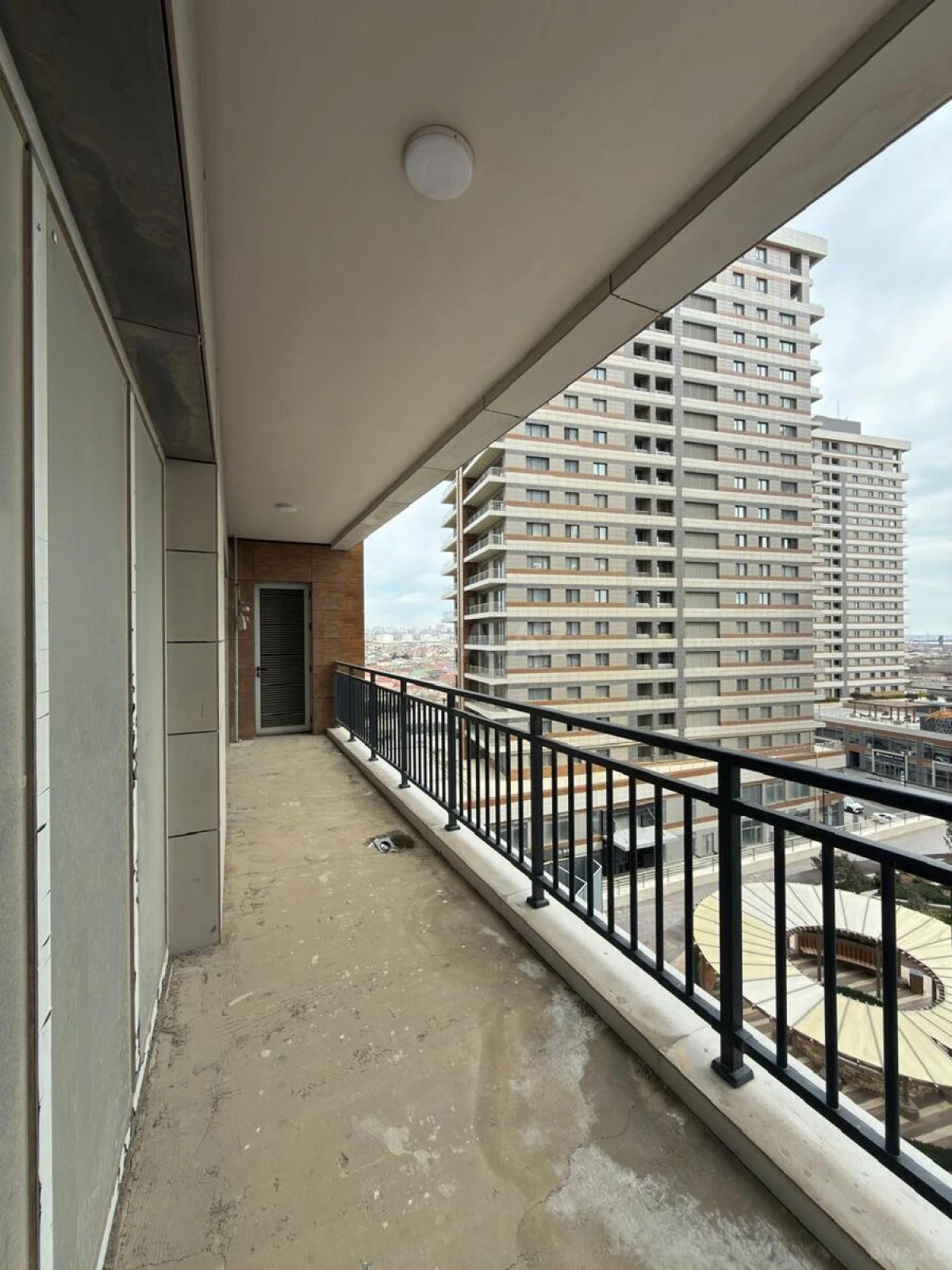 Satılır 4 otaqlı mənzil 194 m²