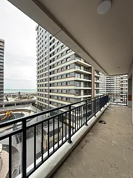 Satılır 4 otaqlı mənzil 194 m²