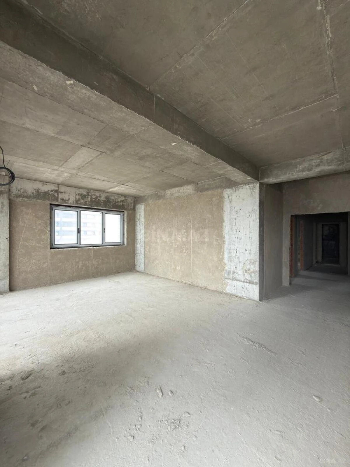 Satılır 4 otaqlı mənzil 194 m²