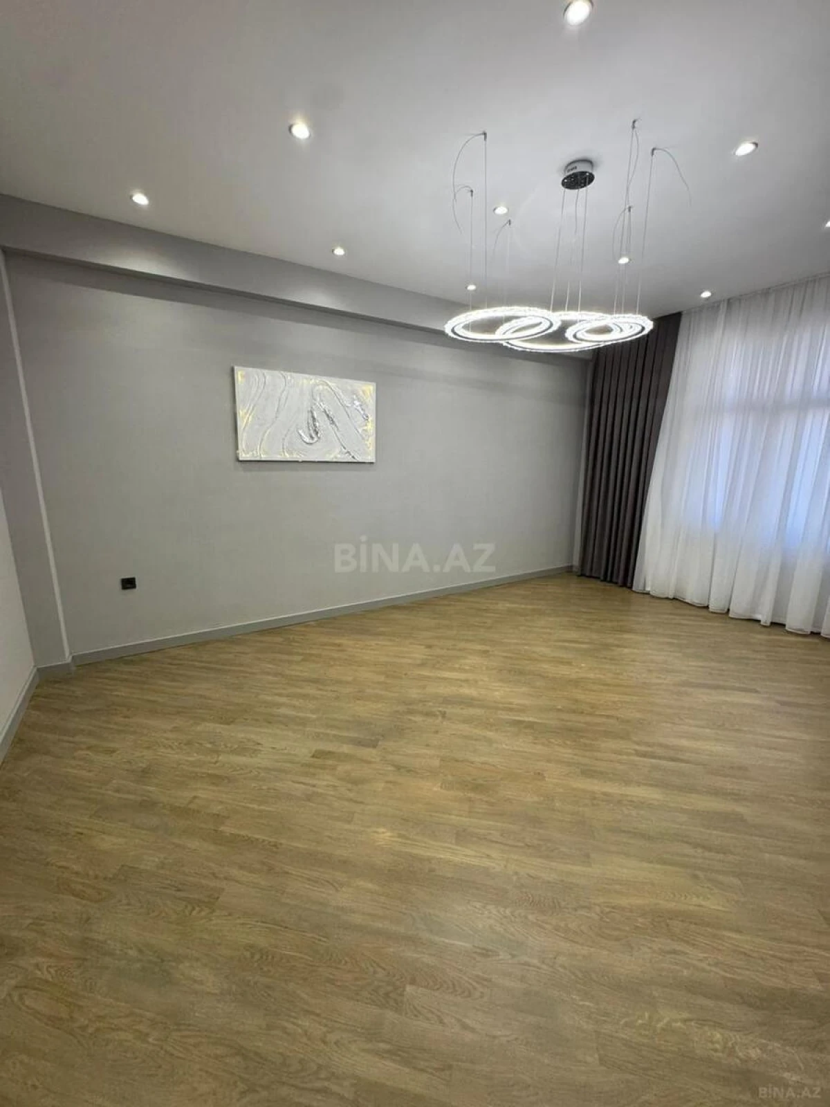 Satılır 2 otaqlı mənzil 106 m²