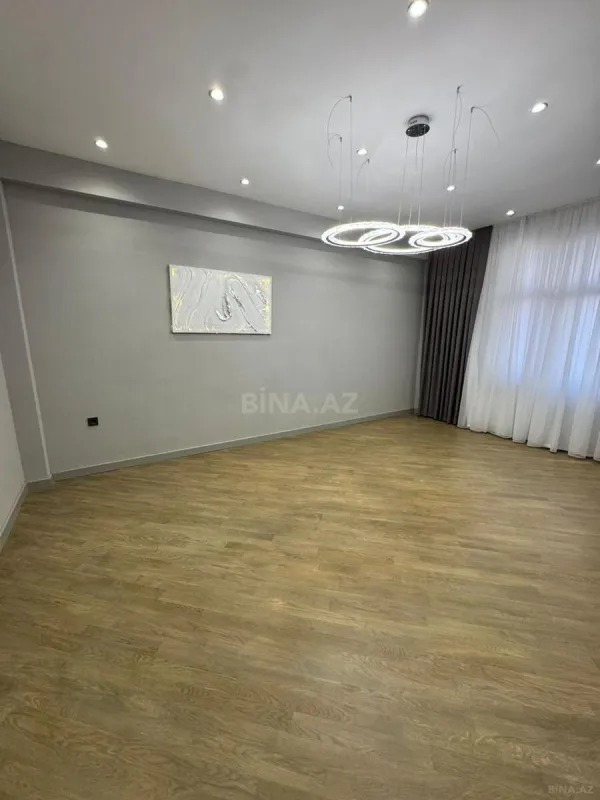 Satılır 2 otaqlı mənzil 106 m²