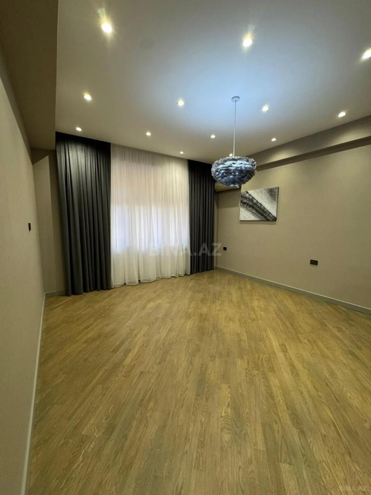 Satılır 2 otaqlı mənzil 106 m²