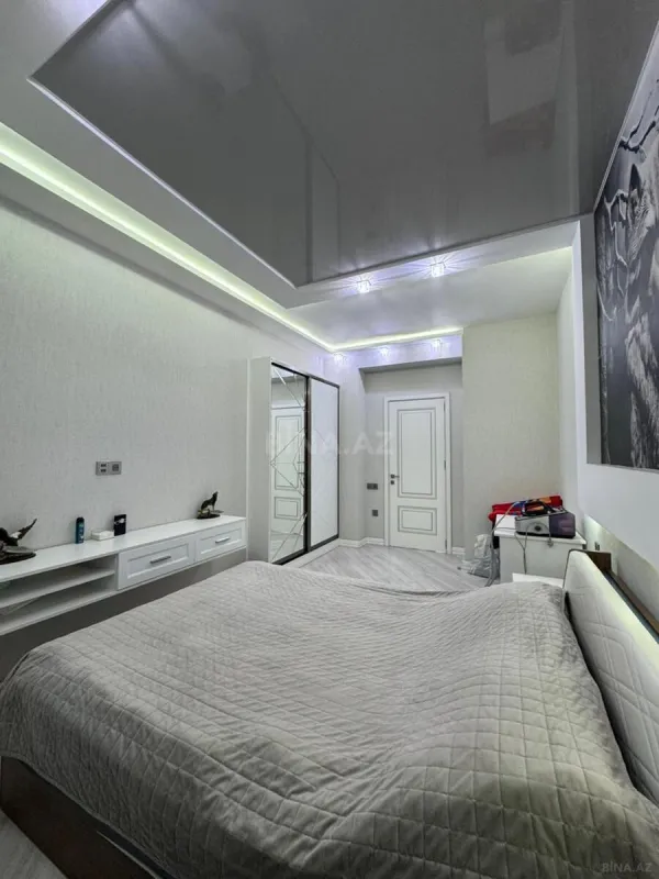 Satılır 4 otaqlı mənzil 200 m²