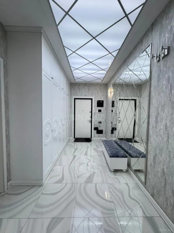 Satılır 4 otaqlı mənzil 200 m²