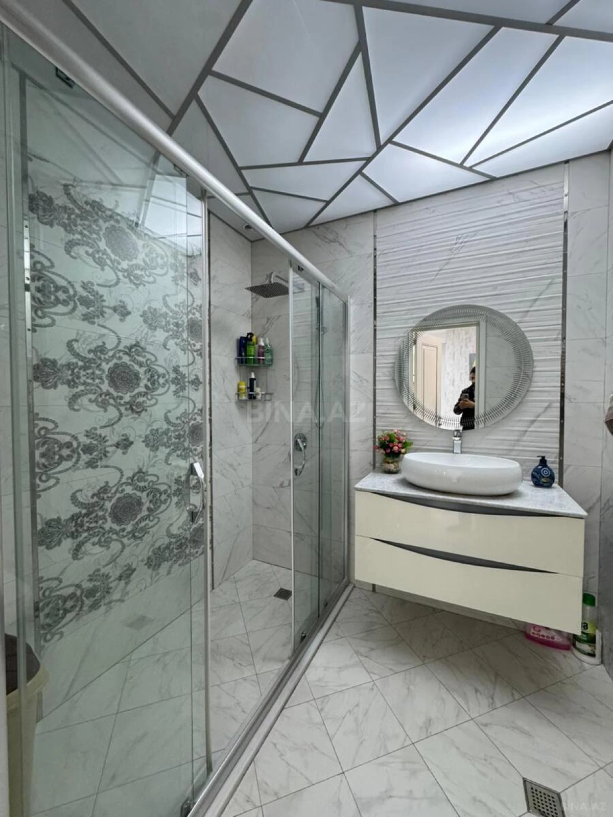 Satılır 4 otaqlı mənzil 200 m²