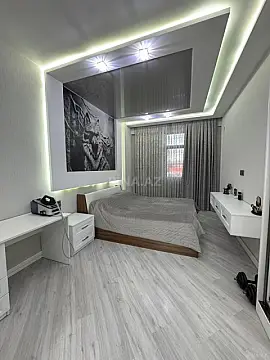 Satılır 4 otaqlı mənzil 200 m²