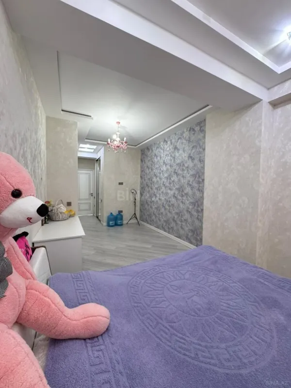 Satılır 4 otaqlı mənzil 200 m²