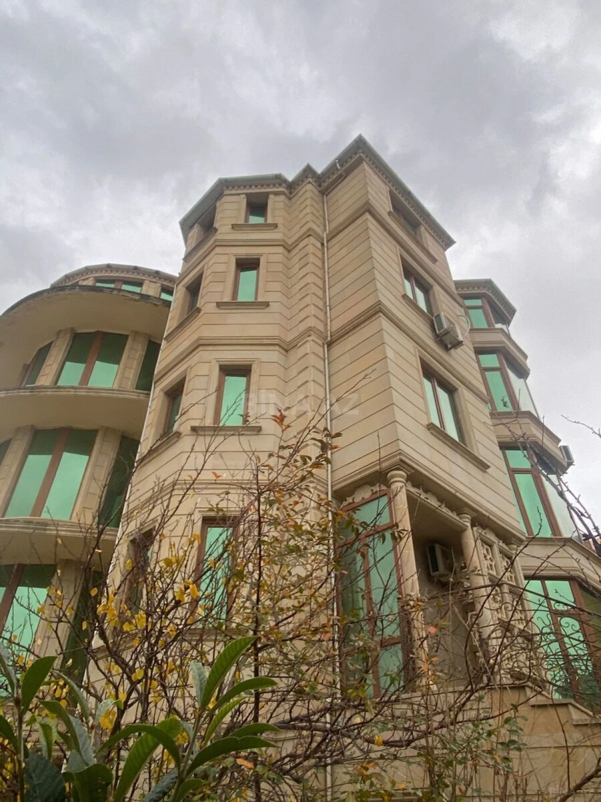 Satılır obyekt 1000 m²