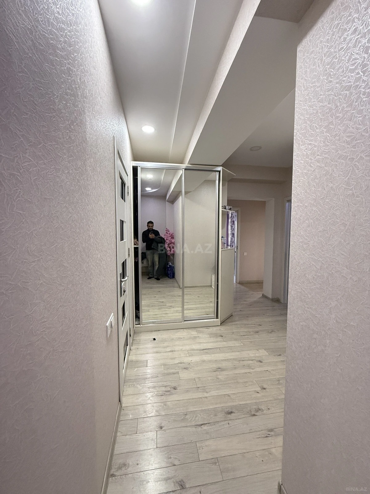 Satılır 2 otaqlı mənzil 70 m²