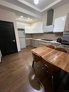 Kirayə verilir 3 otaqlı mənzil 98 m²