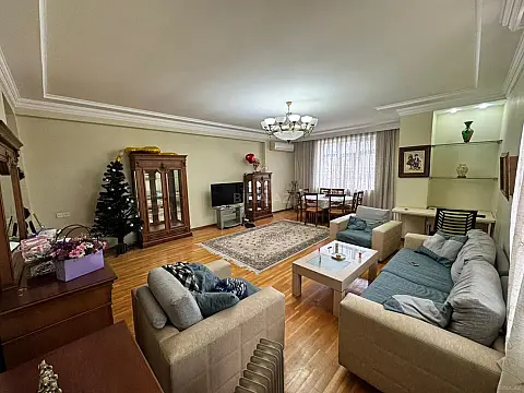 Kirayə verilir 3 otaqlı mənzil 105 m² — Bakı, 8-ci mikrorayon 3 otaq 105.00 m²