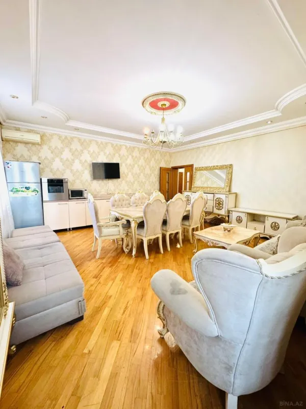 Satılır 3 otaqlı mənzil 105 m²