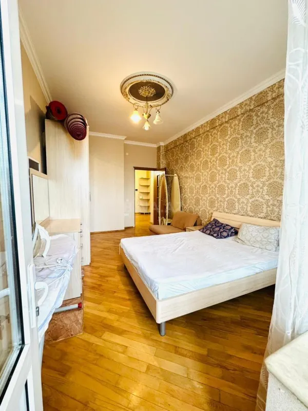 Satılır 3 otaqlı mənzil 105 m²