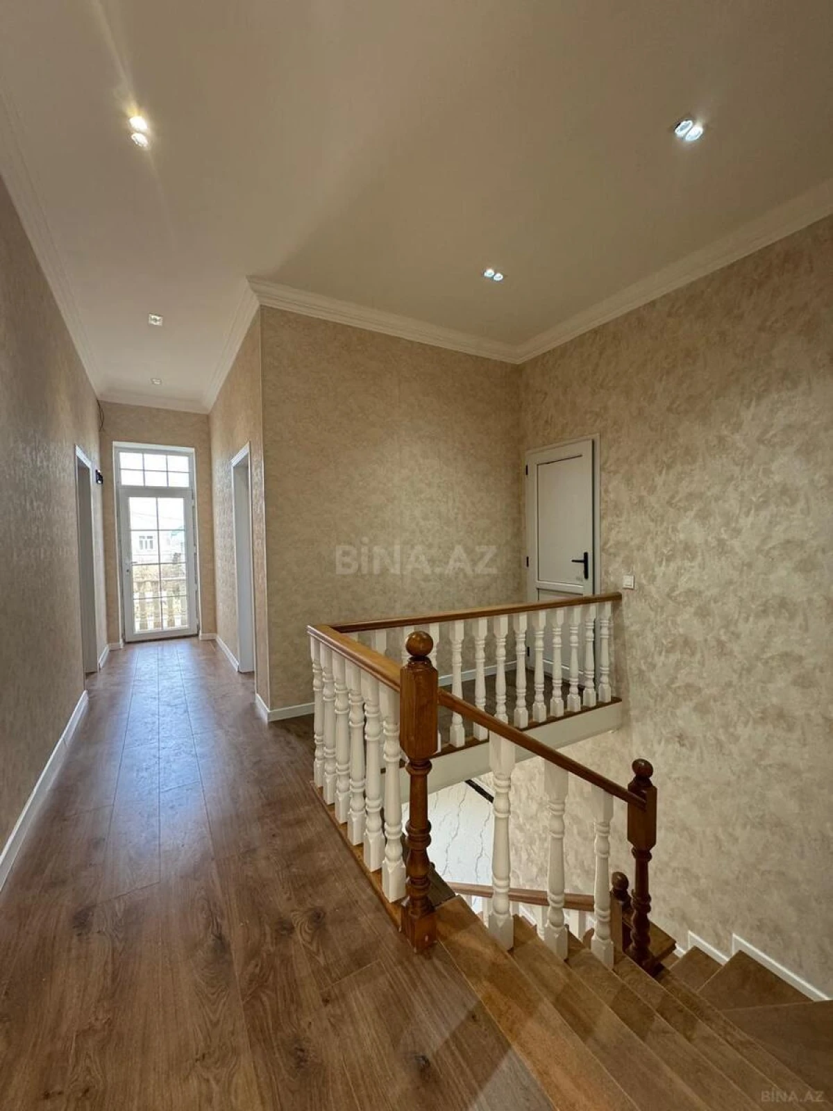 Satılır 6 otaqlı həyət evi 260 m²