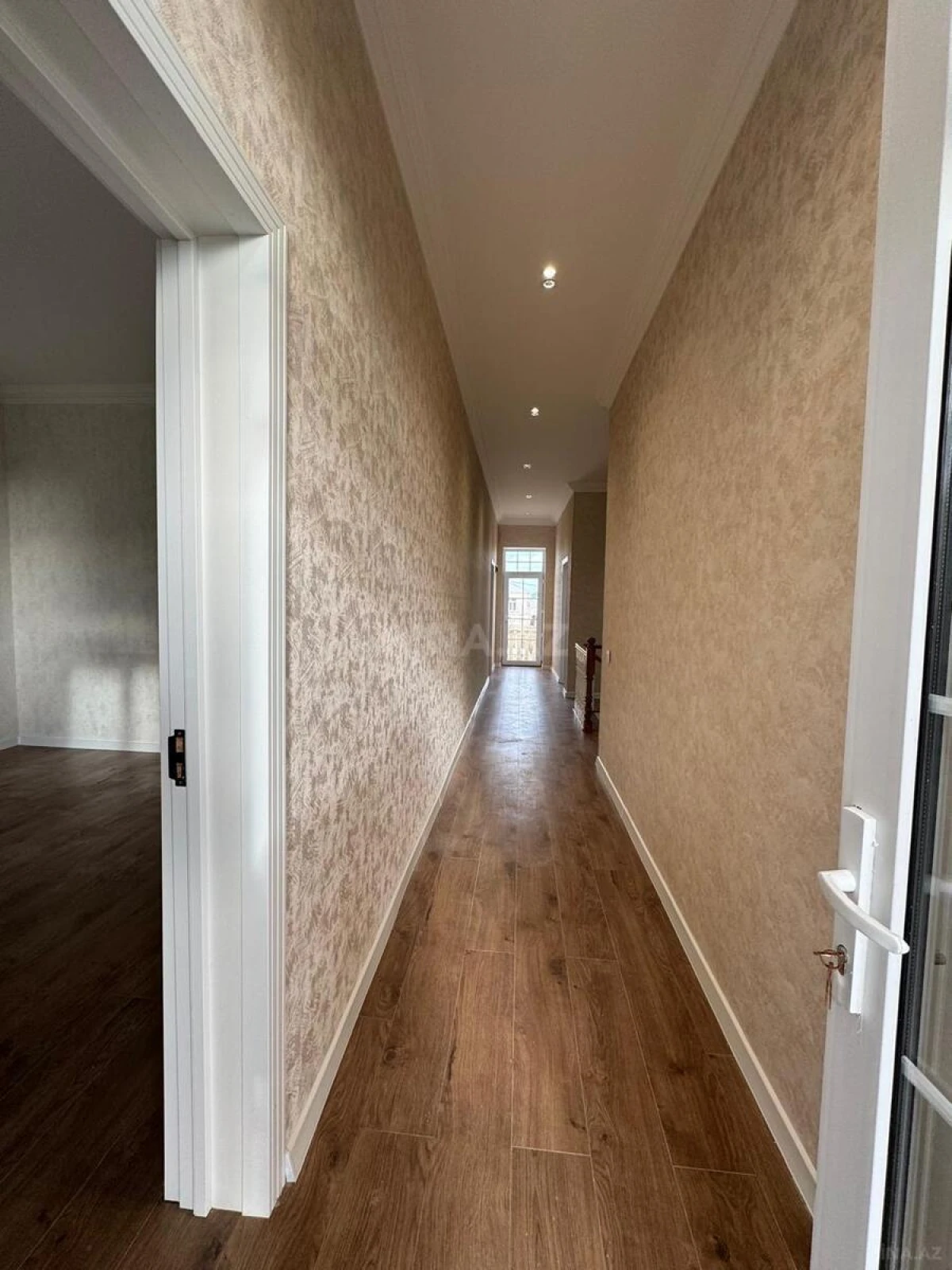 Satılır 6 otaqlı həyət evi 260 m²