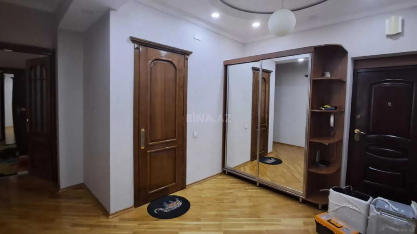 Kirayə verilir 2 otaqlı mənzil 90 m²