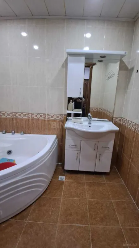 Kirayə verilir 2 otaqlı mənzil 90 m²