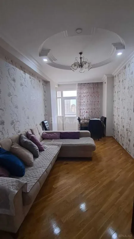 Kirayə verilir 2 otaqlı mənzil 90 m²