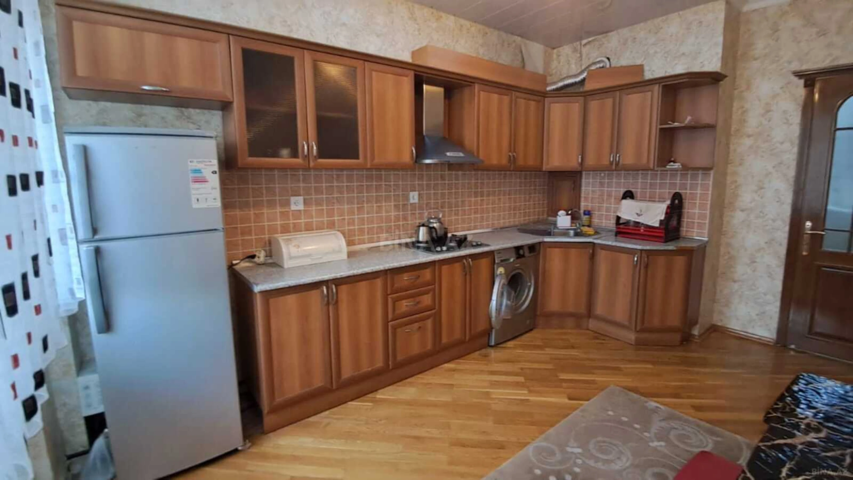 Kirayə verilir 2 otaqlı mənzil 90 m²