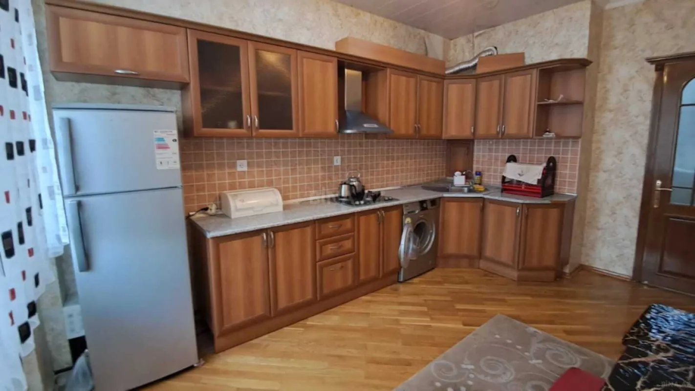 Kirayə verilir 2 otaqlı mənzil 90 m²