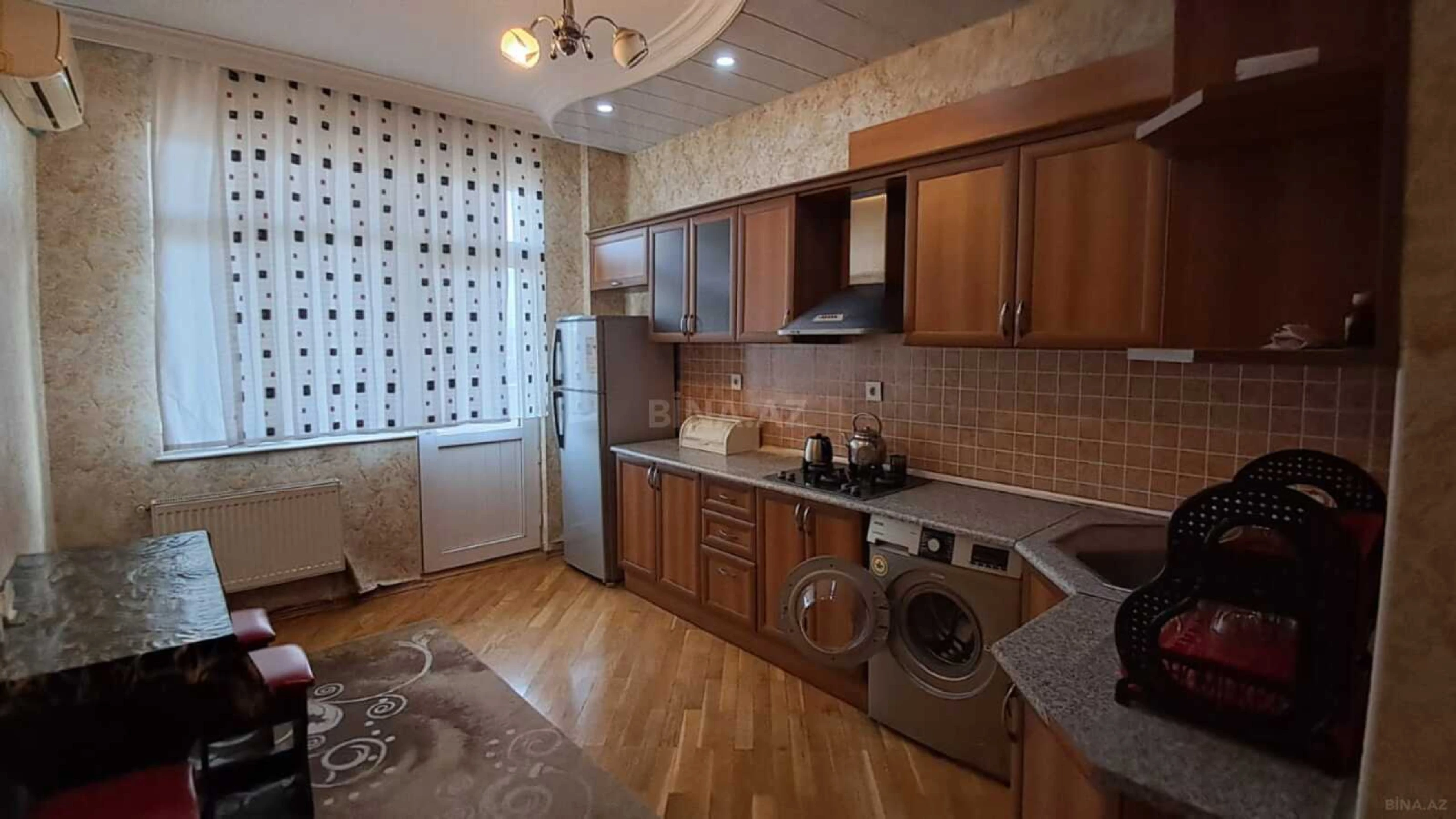 Kirayə verilir 2 otaqlı mənzil 90 m²