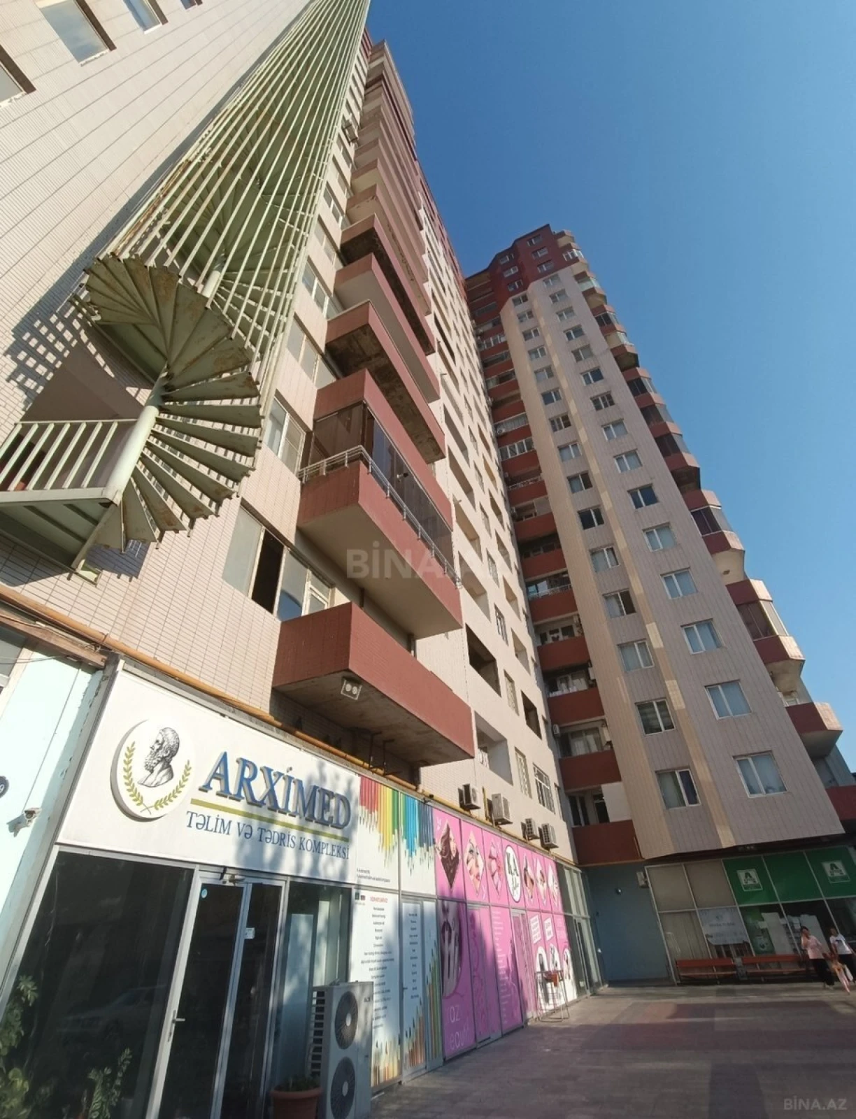 Satılır 3 otaqlı mənzil 106 m²