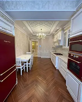 Kirayə verilir 3 otaqlı mənzil 160 m²