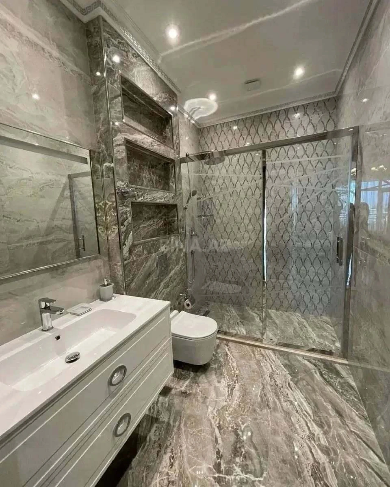 Kirayə verilir 3 otaqlı mənzil 160 m²