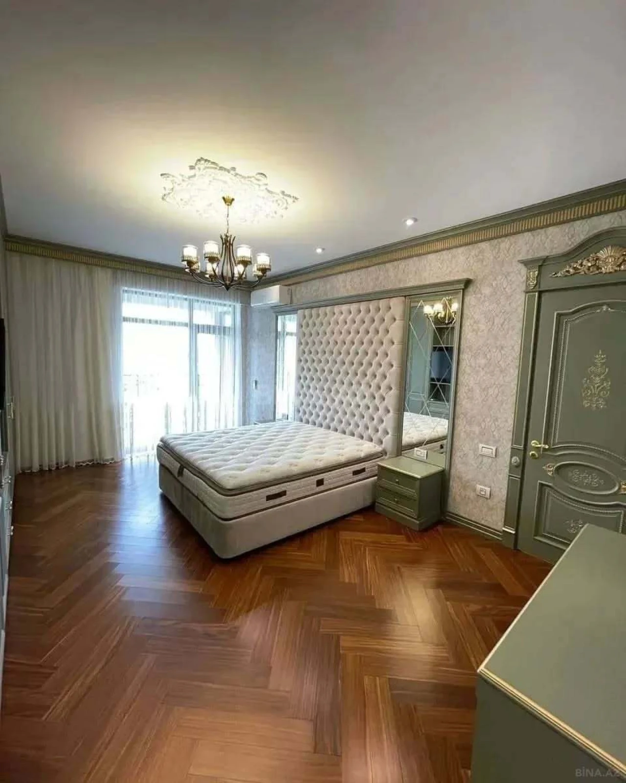 Kirayə verilir 3 otaqlı mənzil 160 m²