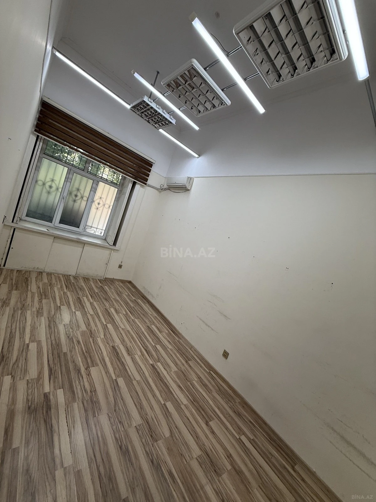 Satılır 4 otaqlı mənzil 110 m²