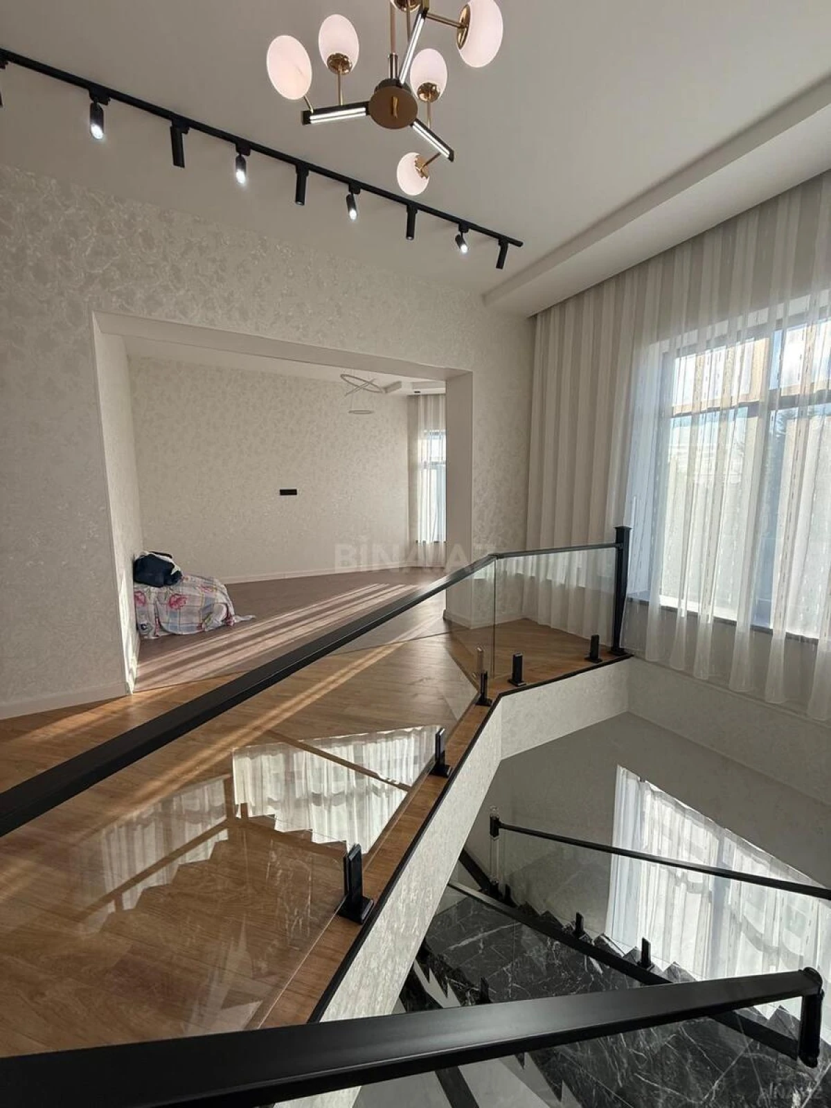 Satılır 7 otaqlı həyət evi 350 m²