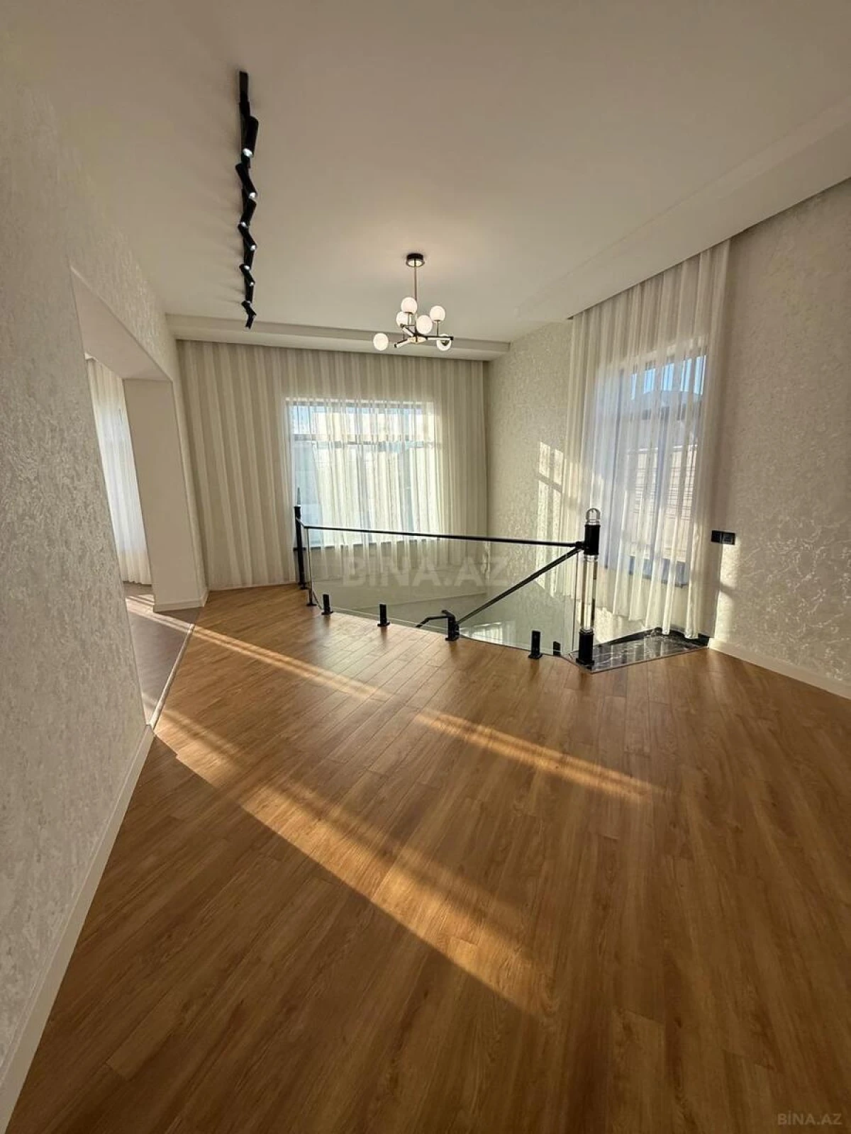Satılır 7 otaqlı həyət evi 350 m²