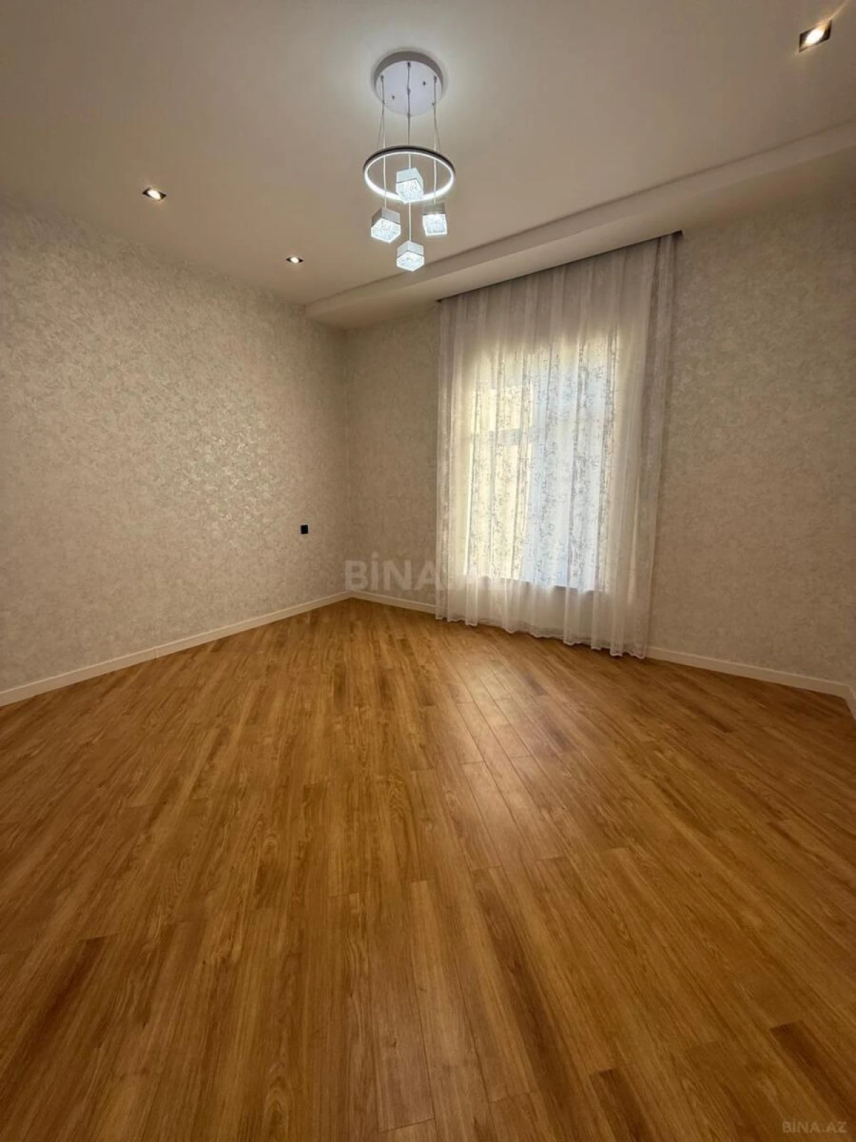 Satılır 7 otaqlı həyət evi 350 m²