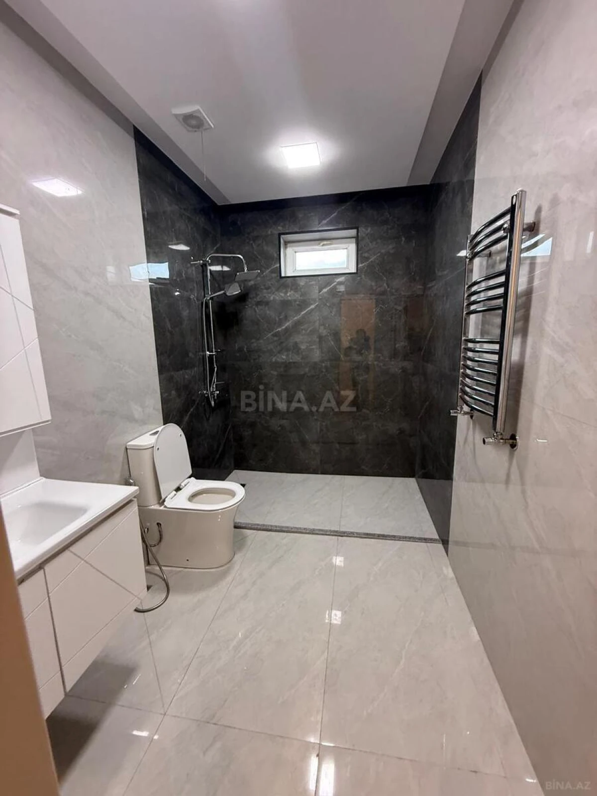 Satılır 7 otaqlı həyət evi 350 m²