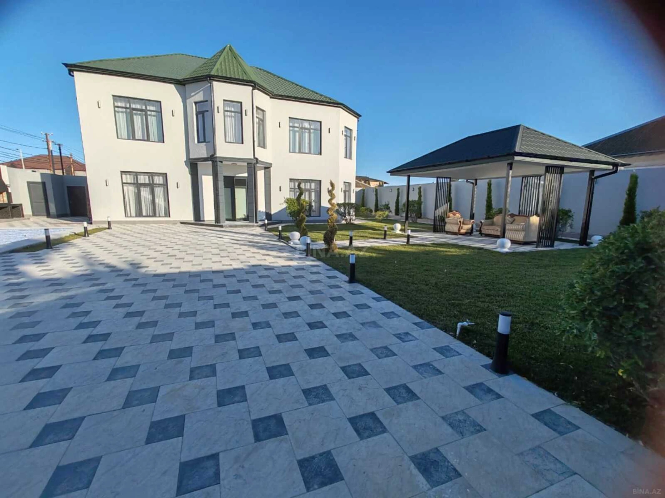 Satılır 7 otaqlı həyət evi 350 m²