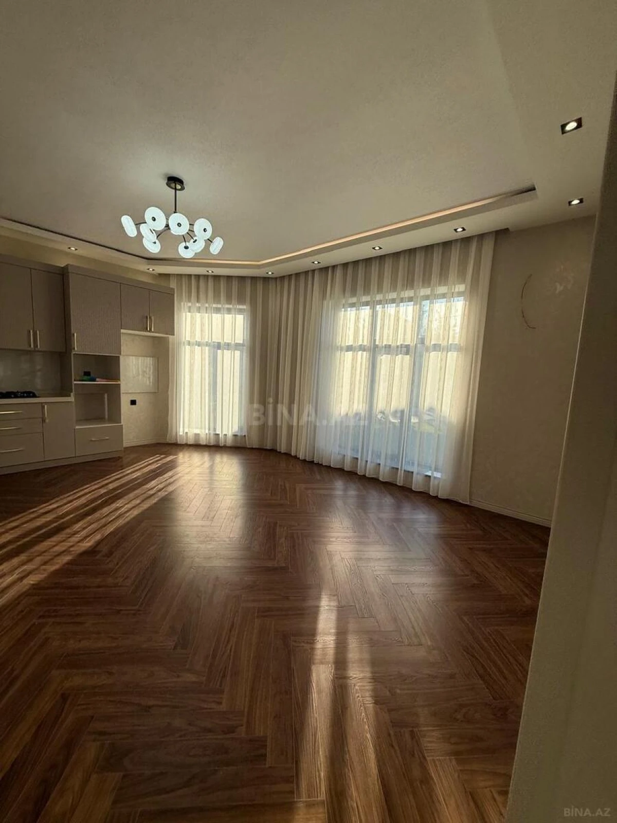 Satılır 7 otaqlı həyət evi 350 m²