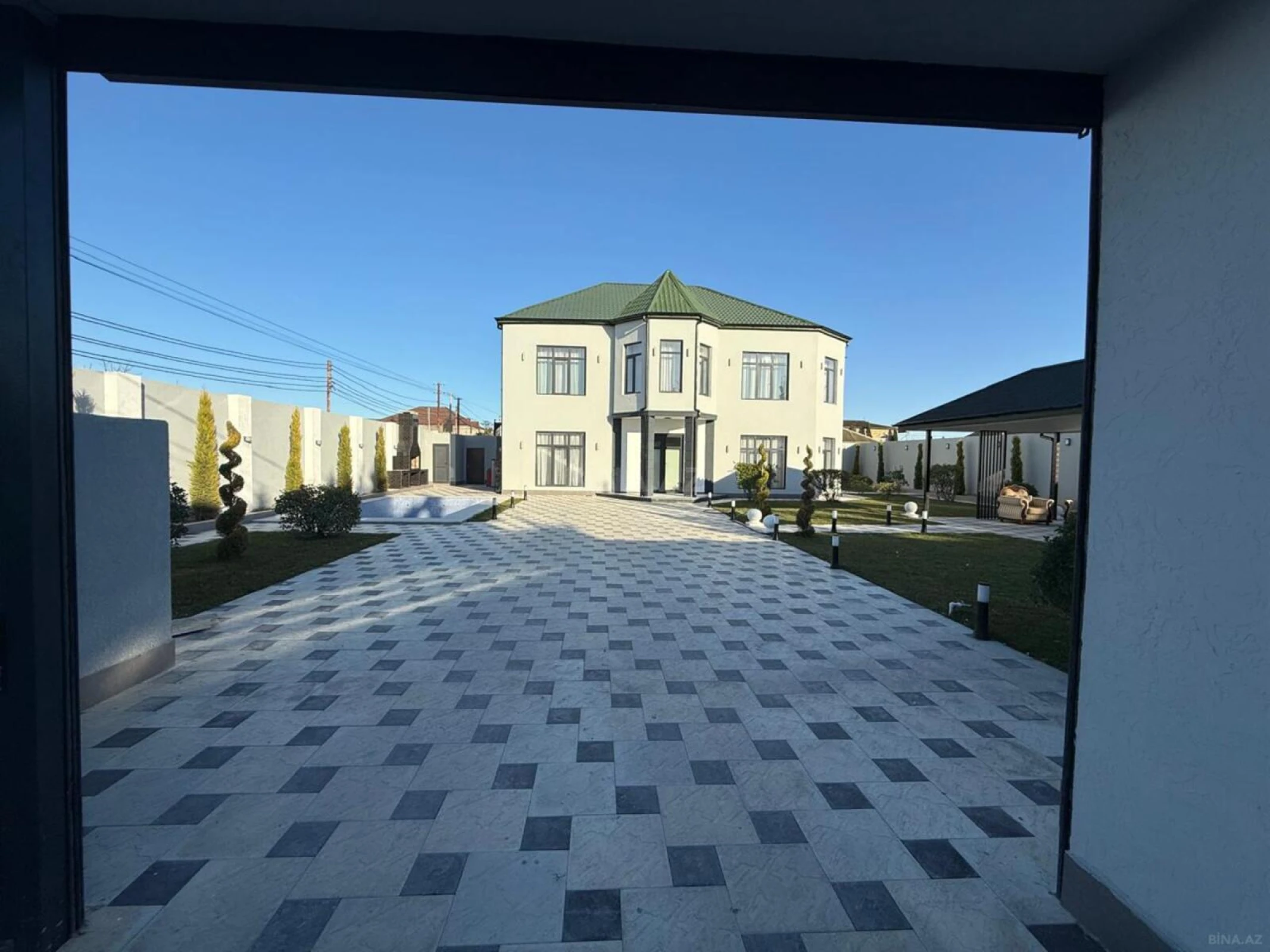 Satılır 7 otaqlı həyət evi 350 m²