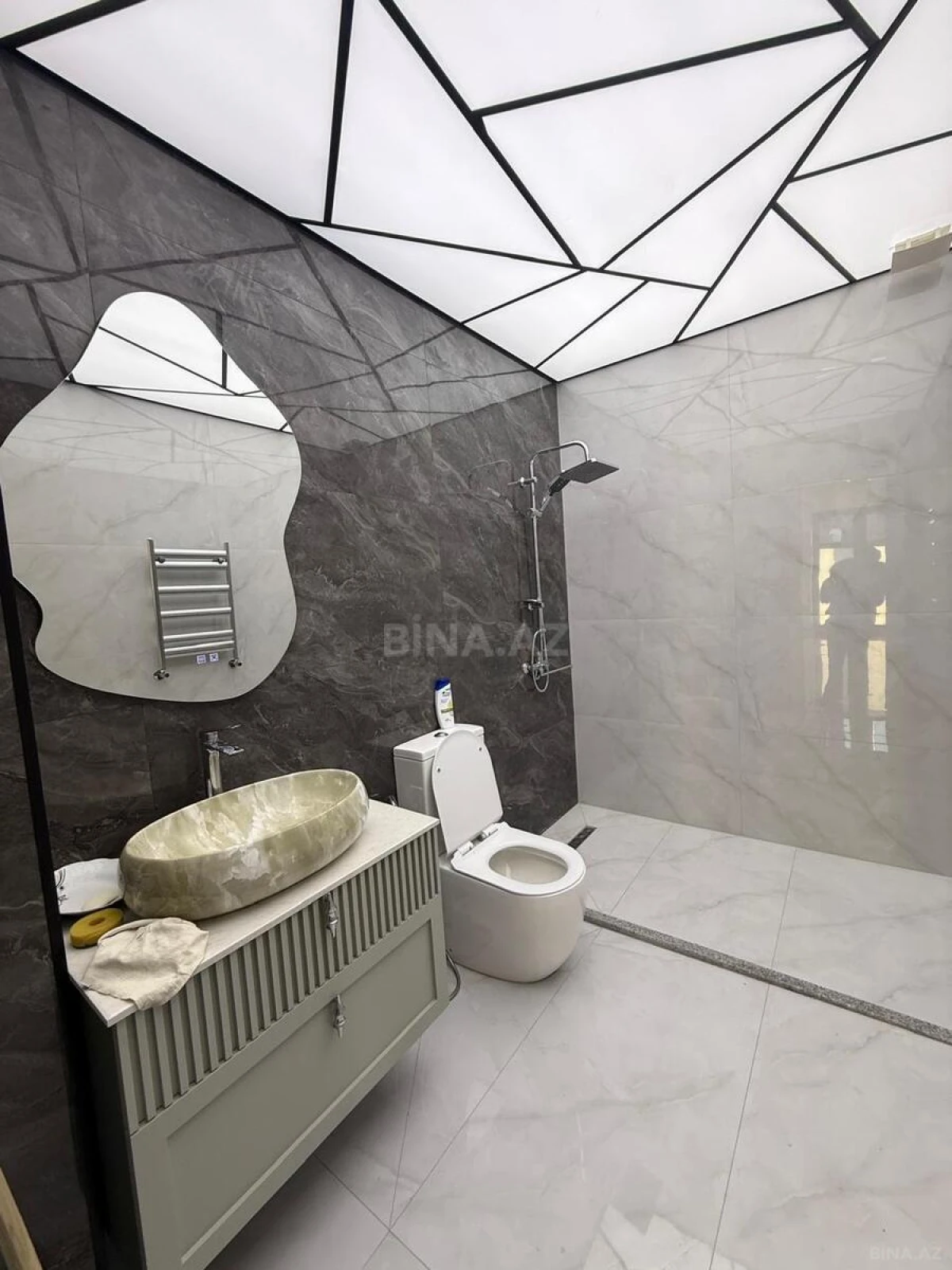 Satılır 7 otaqlı həyət evi 350 m²