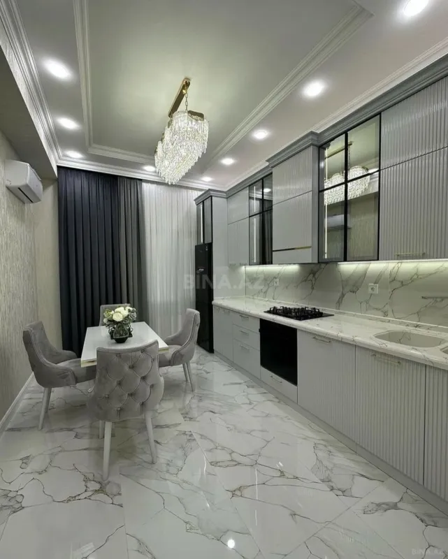 Kirayə verilir 3 otaqlı mənzil 130 m²