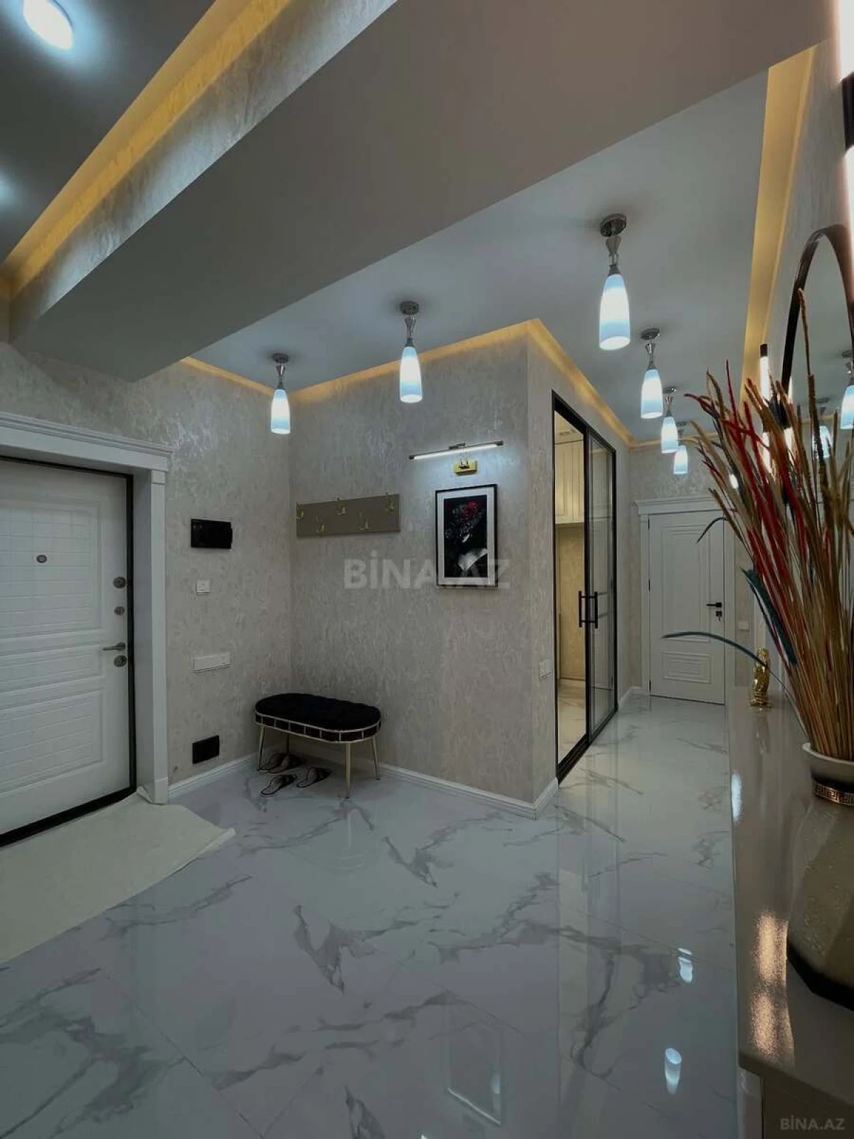 Kirayə verilir 3 otaqlı mənzil 130 m²