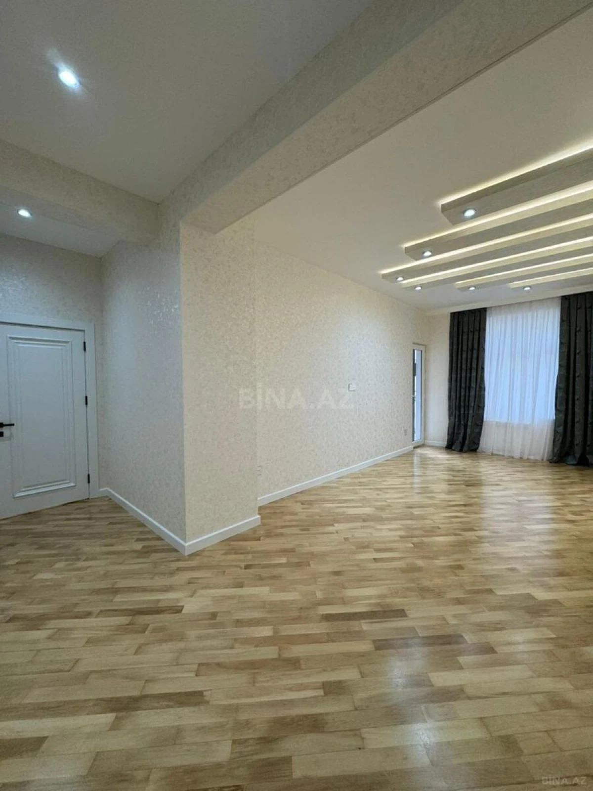 Satılır 3 otaqlı mənzil 106 m²
