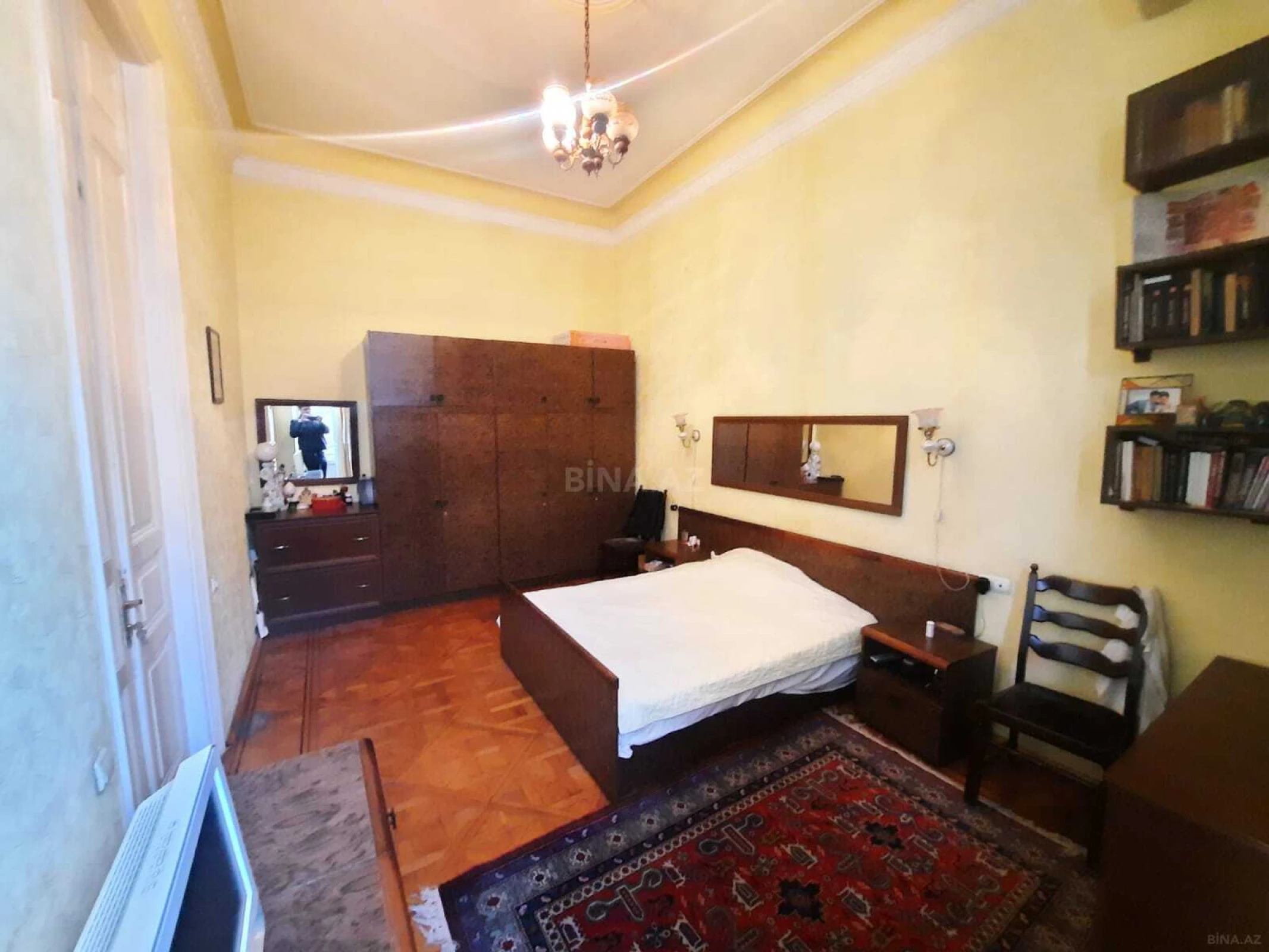 Satılır 4 otaqlı mənzil 140 m²