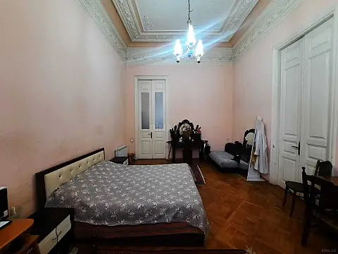 Satılır 4 otaqlı mənzil 140 m²