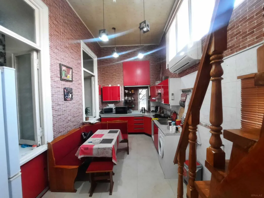 Satılır 4 otaqlı mənzil 140 m²