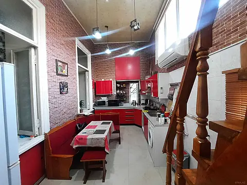 Satılır 4 otaqlı mənzil 140 m²