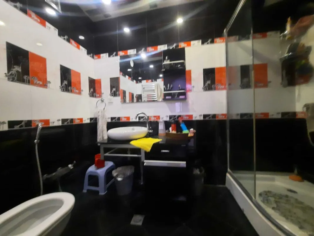 Satılır 4 otaqlı mənzil 140 m²