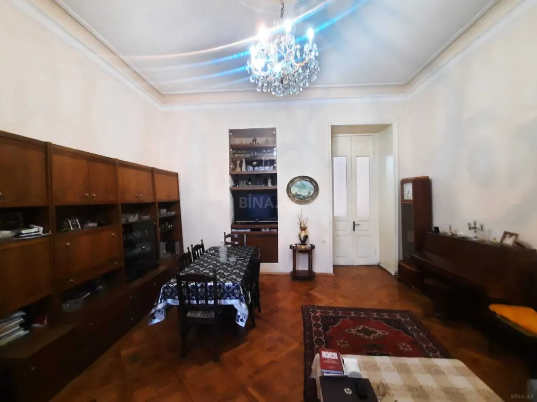 Satılır 4 otaqlı mənzil 140 m²