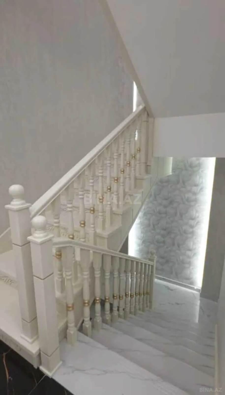 Satılır 6 otaqlı həyət evi 300 m²