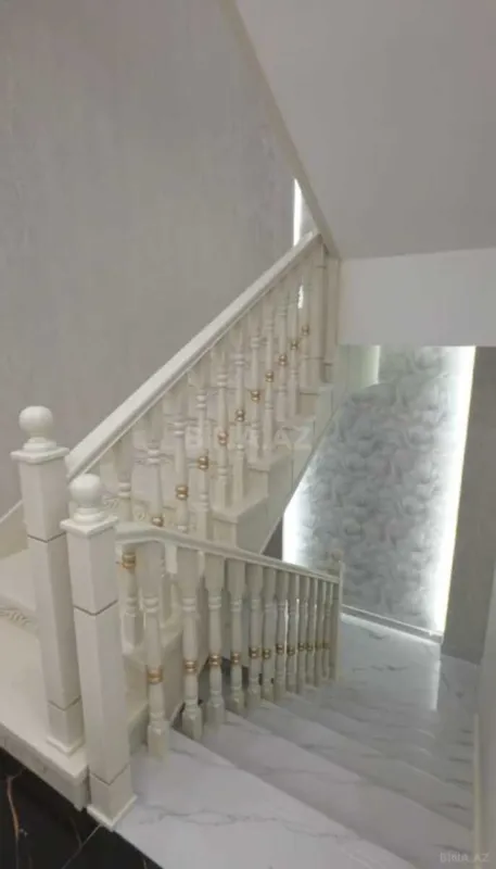 Satılır 6 otaqlı həyət evi 300 m²